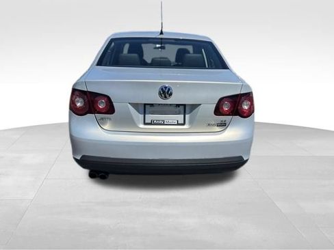 Used 2010 Volkswagen Jetta Limited Edition FWD image 6