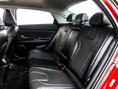 Used 2023 Hyundai Elantra Limited image 8