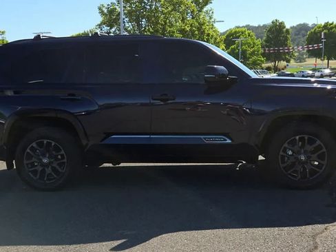 Used 2025 Toyota Sequoia Platinum AWD/4WD image 9
