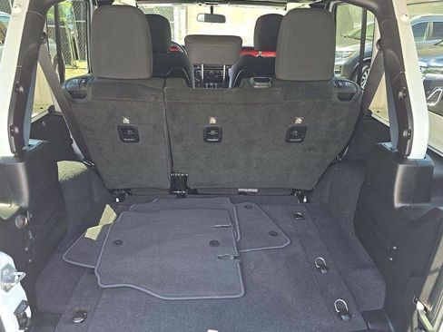 Used 2019 Jeep Wrangler Unlimited Rubicon w/ Steel Bumper Group AWD/4WD image 11