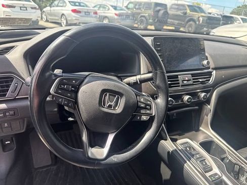 Used 2018 Honda Accord Touring image 21