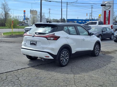 Used 2022 Nissan Kicks SV w/ Interior Electronics Package FWD image 6