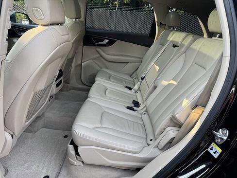 Used 2019 Audi Q7 3.0T Premium image 11