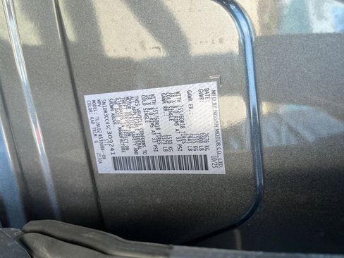 Used 2025 Nissan Pathfinder SL AWD/4WD image 32