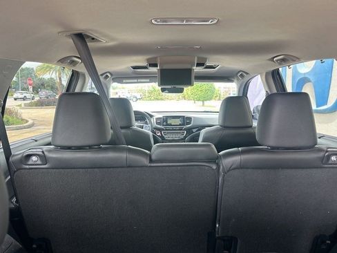 Used 2021 Honda Pilot Touring image 9