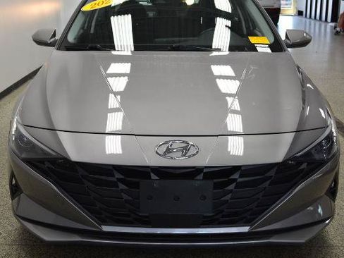 Used 2023 Hyundai Elantra SEL w/ Convenience Package FWD image 5