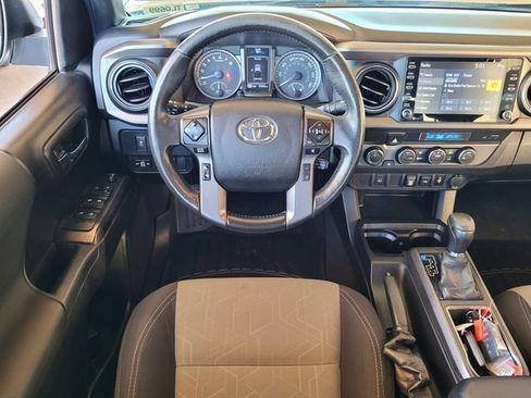 Certified 2022 Toyota Tacoma TRD Off-Road AWD/4WD image 19