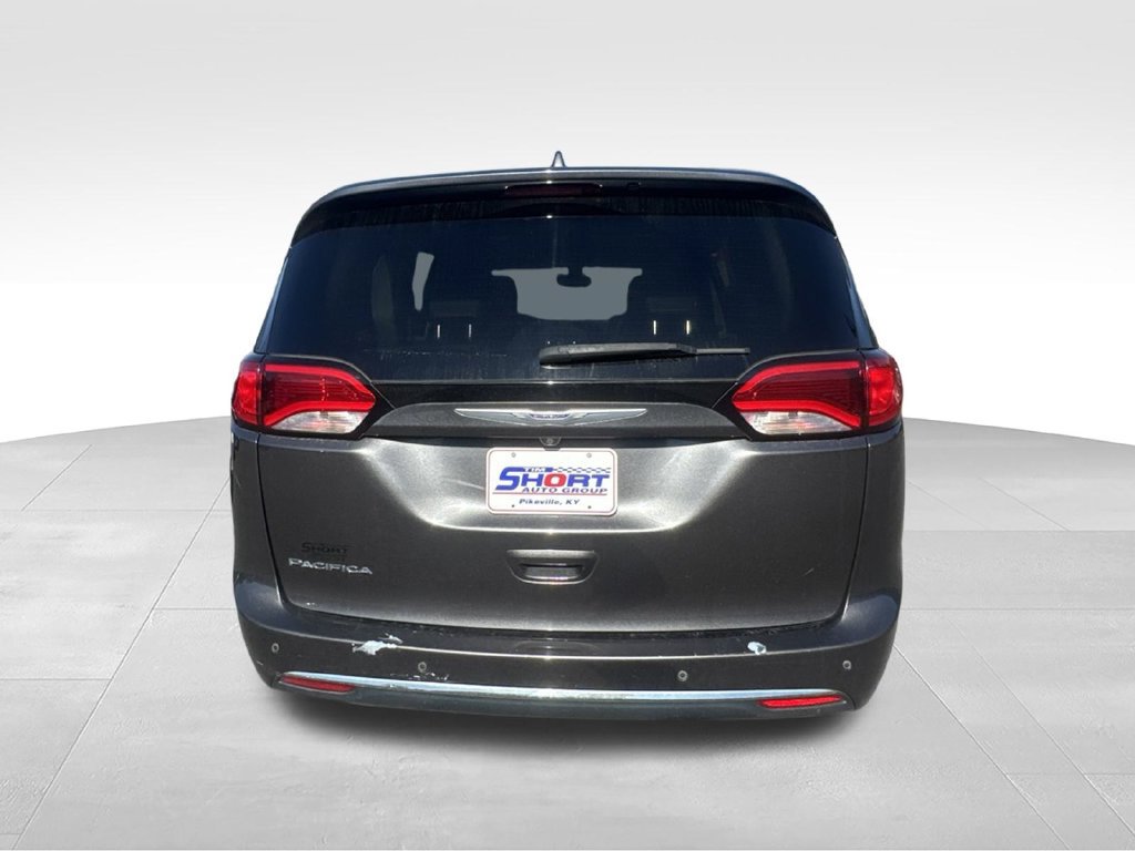 Used 2019 Chrysler Pacifica Touring-L FWD image 5