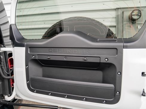 Used 2022 Land Rover Defender 90 X-Dynamic S image 35