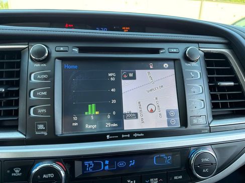 Used 2018 Toyota Highlander Limited Platinum AWD/4WD image 11