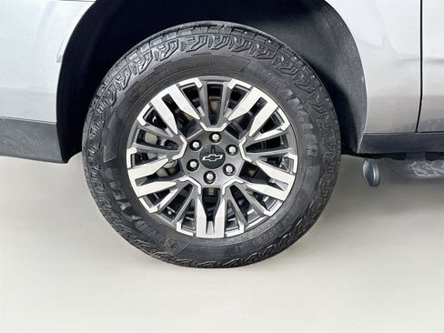 Used 2025 Chevrolet Suburban Z71 AWD/4WD image 24