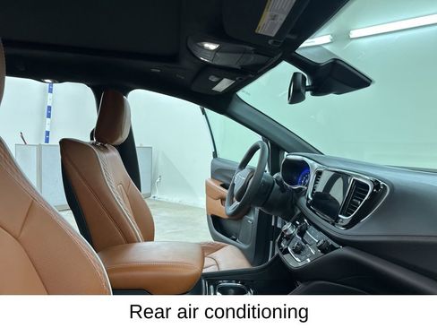 Used 2026 Chrysler Pacifica Pinnacle image 21