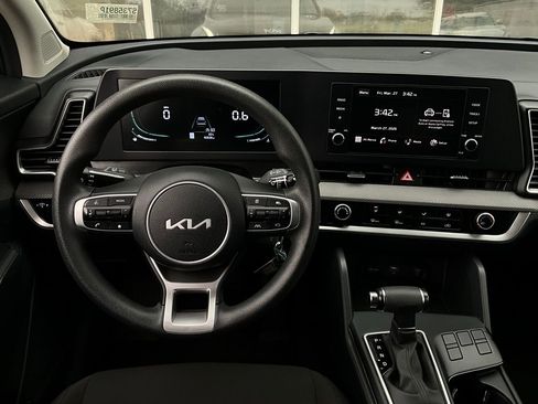 Used 2025 Kia Sportage LX image 13