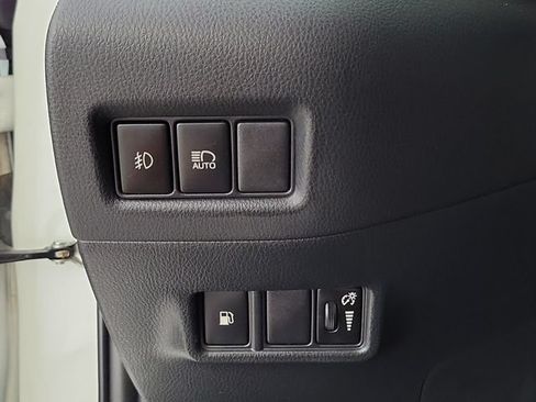Used 2019 Toyota C-HR Limited FWD image 23