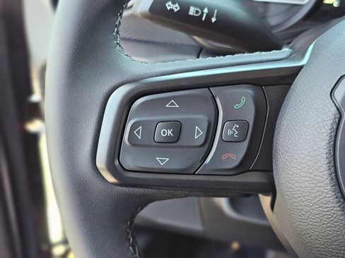 Used 2025 Jeep Gladiator Mojave AWD/4WD image 18