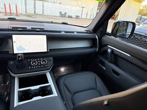 Used 2025 Land Rover Defender 110 S image 37