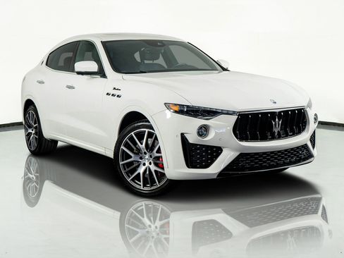 Used 2022 Maserati Levante Modena image 4