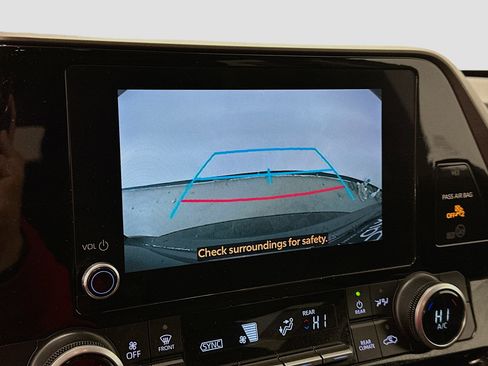 Used 2023 Toyota Highlander LE image 23