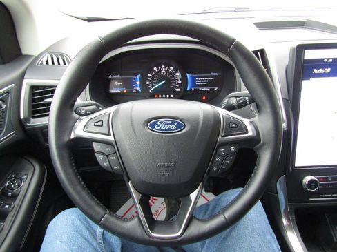 Used 2024 Ford Edge Titanium image 24