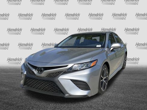 Used 2020 Toyota Camry SE FWD image 5