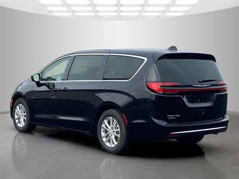 New 2026 Chrysler Pacifica Select image 3