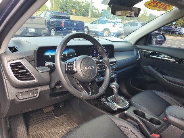 Certified 2025 Kia Seltos EX w/ EX Sunroof Package FWD image 25