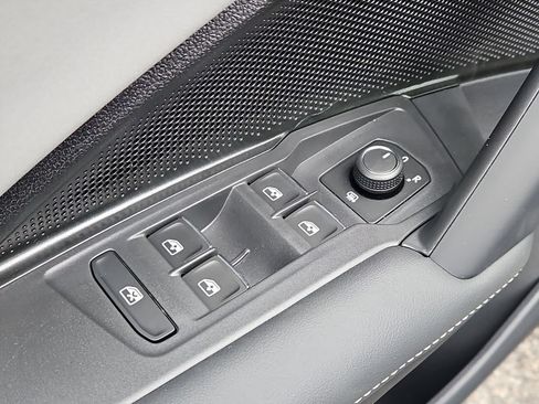 New 2026 Volkswagen Tiguan SE R-Line AWD/4WD image 17