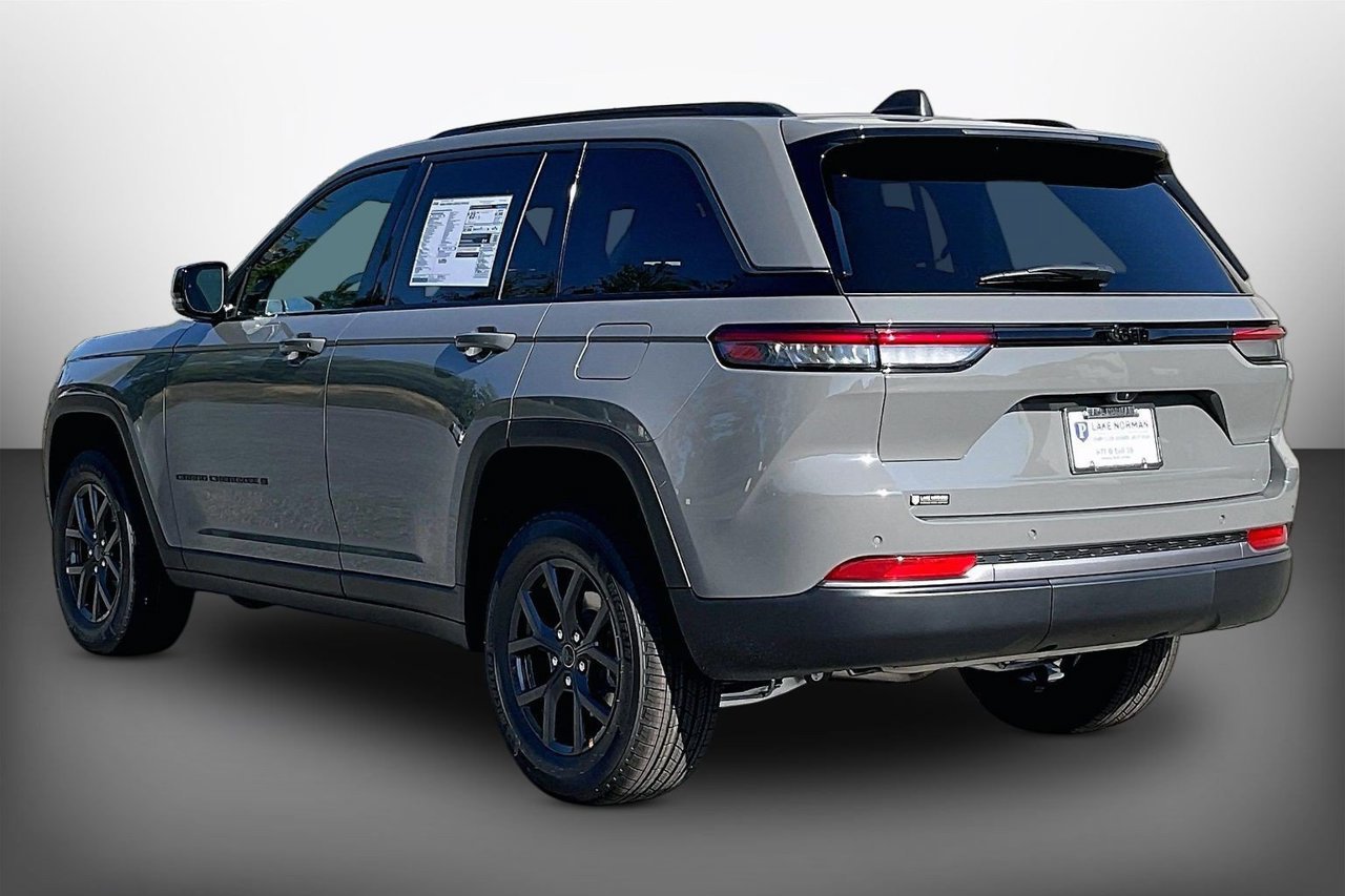 New 2027 Jeep Grand Cherokee Altitude RWD image 6