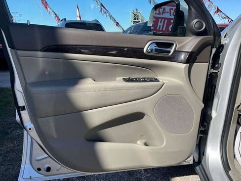 Used 2013 Jeep Grand Cherokee Laredo w/ Laredo E Group image 16