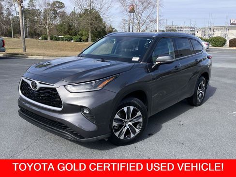 Used 2021 Toyota Highlander XLE image 1
