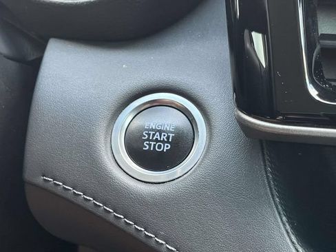 Used 2020 Toyota Highlander LE FWD image 33