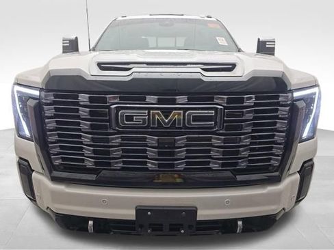 Used 2025 GMC Sierra 3500 Denali Ultimate AWD/4WD image 3