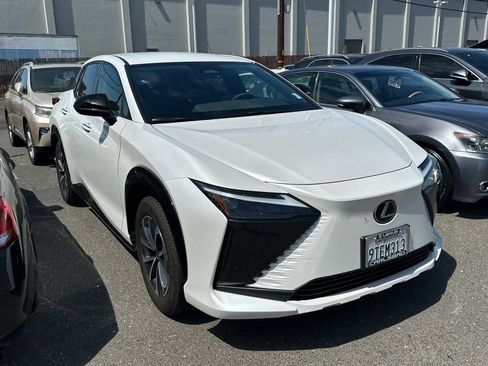 Used 2025 Lexus RZ 300e w/ Accessory Package (2T) FWD image 2