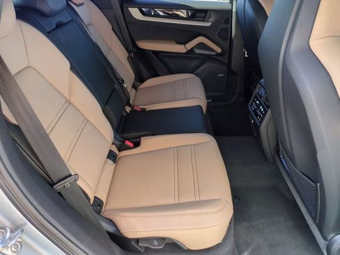 Certified 2026 Porsche Cayenne AWD/4WD image 22