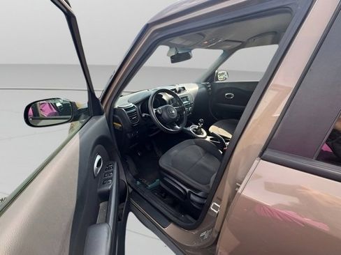 Used 2015 Kia Soul image 3