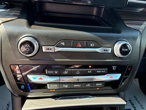 Used 2020 Ford Explorer Limited w/ Class III Trailer Tow Package AWD/4WD image 25