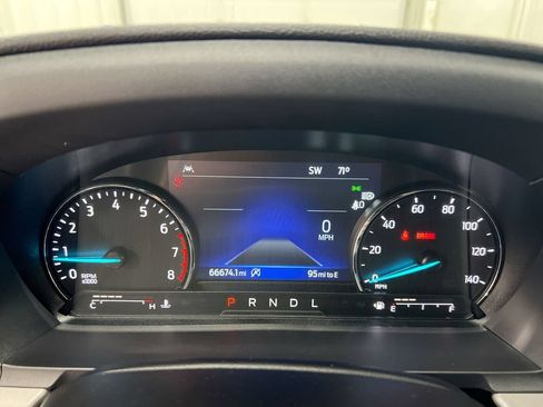 Used 2023 Ford Explorer XLT AWD/4WD image 12