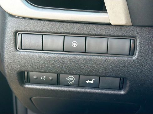 Used 2023 Nissan Rogue SL image 36