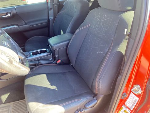 Used 2016 Toyota Tacoma TRD Off-Road AWD/4WD image 11