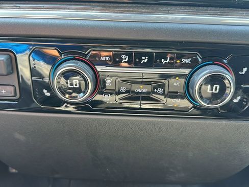 Used 2025 Chevrolet Silverado 1500 LT image 30