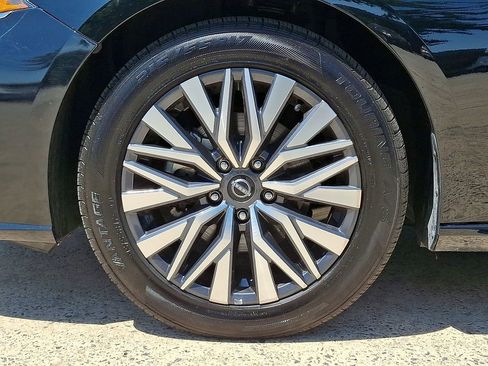 Used 2025 Nissan Altima 2.5 SV FWD image 8