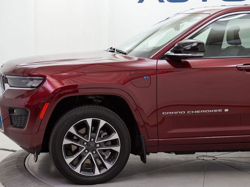 Used 2023 Jeep Grand Cherokee Overland w/ Advanced Protech Group III image 10