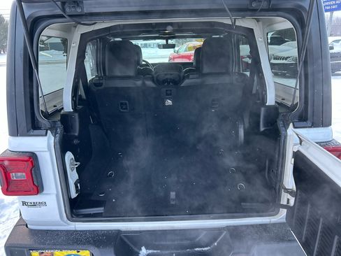 Used 2018 Jeep Wrangler Unlimited Sahara image 23
