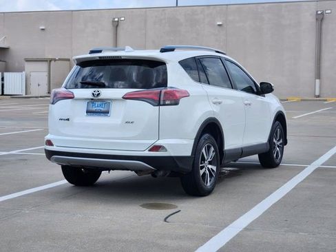 Used 2017 Toyota RAV4 XLE FWD image 5