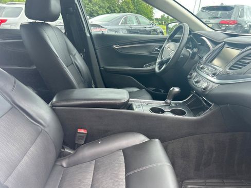 Used 2019 Chevrolet Impala LT FWD image 22