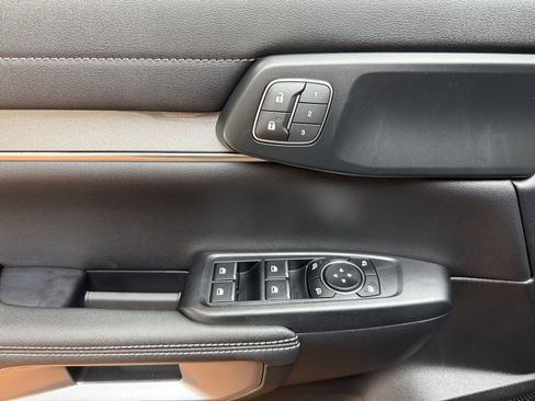 Used 2025 Ford Ranger Lariat w/ Trailer Tow Package image 15