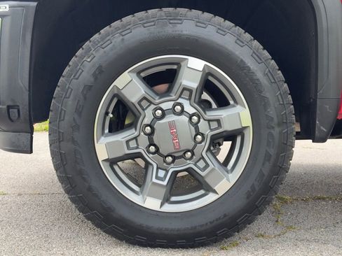 Used 2025 GMC Sierra 2500 SLE AWD/4WD image 36
