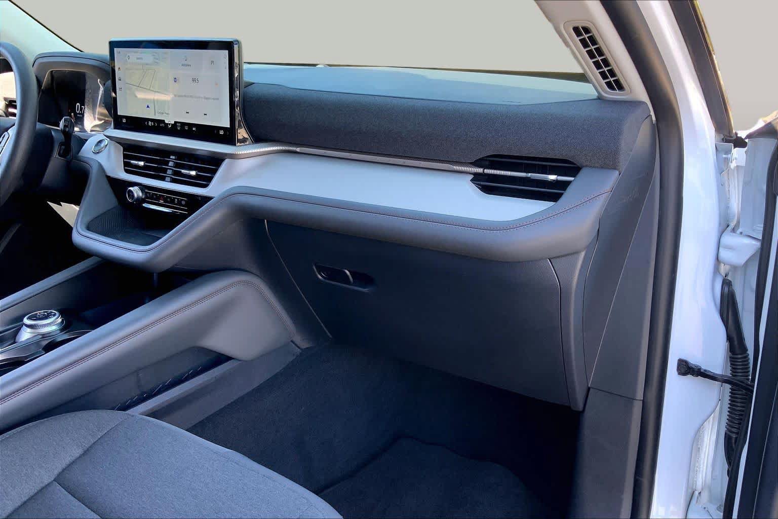 Used 2026 Ford Explorer Active RWD image 18