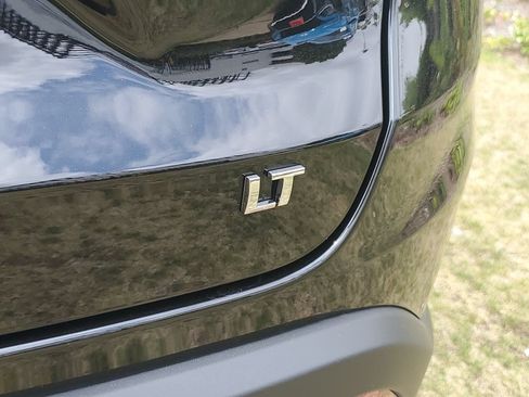 Used 2026 Chevrolet Trax LT w/ LT Convenience Package FWD image 9