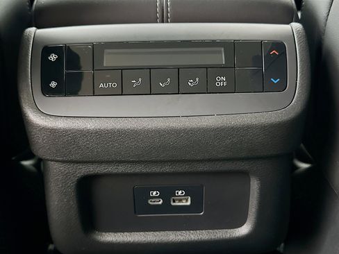 Used 2024 Nissan Pathfinder SL w/ Black Appearance Package AWD/4WD image 27